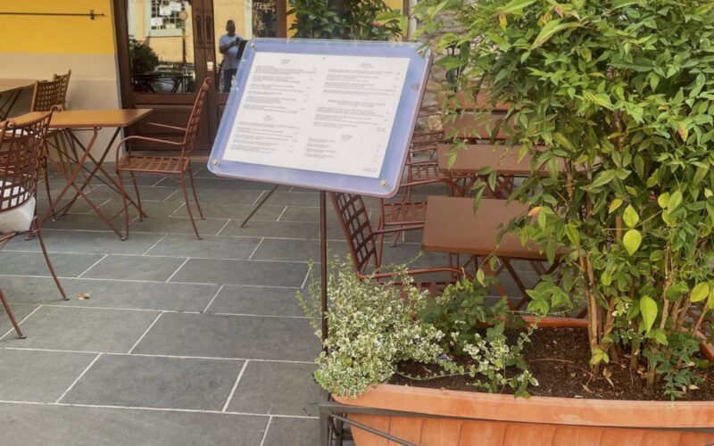 Leggio porta-menù in corten