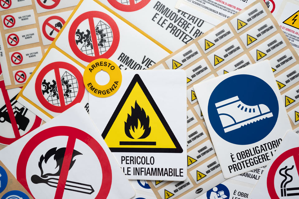 Grafica, adesivi e cartellonistica di sicurezza per aziende