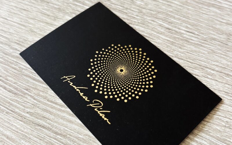La card personale nera e oro