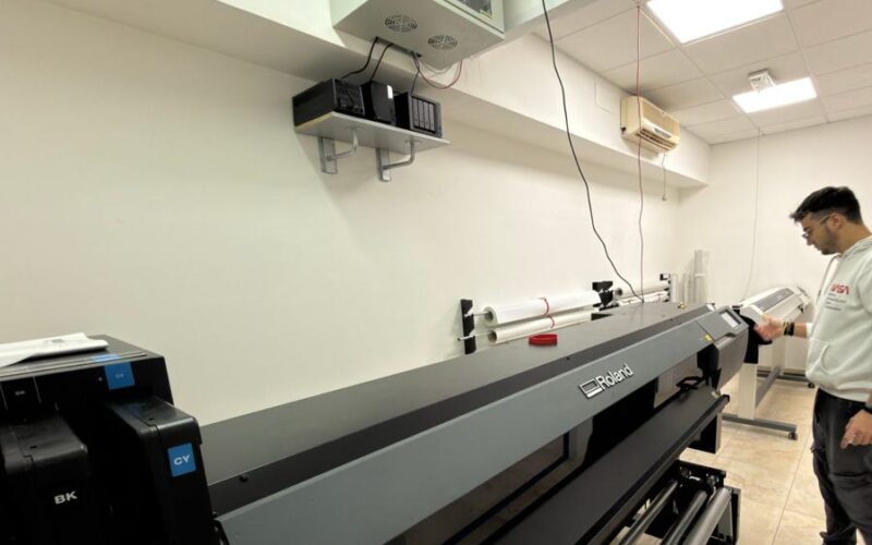 Laboratorio Graphx, plotter Roland UV