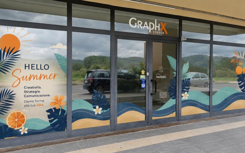 Vetrine estive e saldi: idee grafiche per attirare clienti