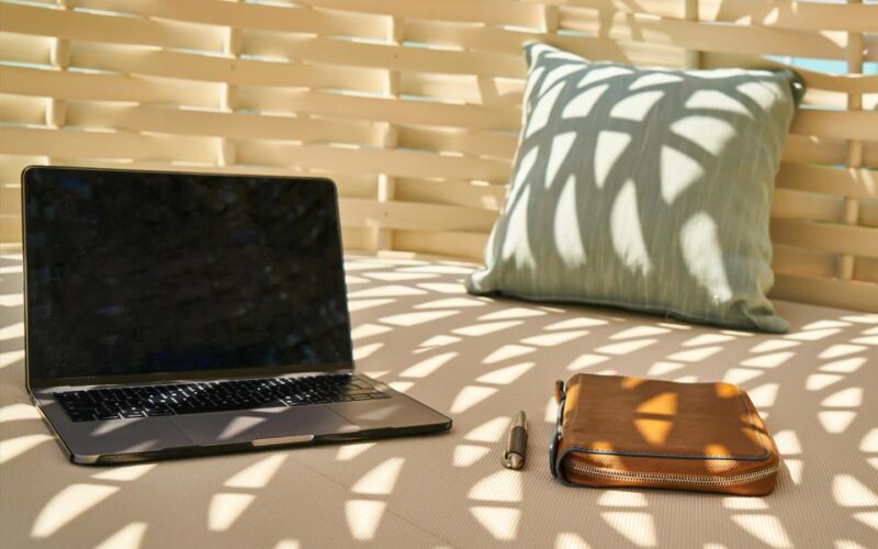 Come restare visibili online in agosto